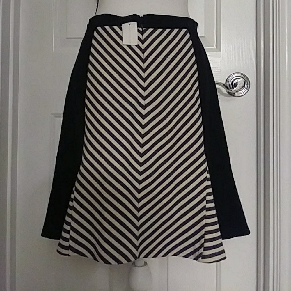 Ann Taylor Skirt NWT - Picture 3 of 9
